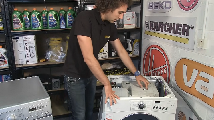 Checking the counterweights.