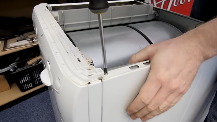 Refit the right side panel.