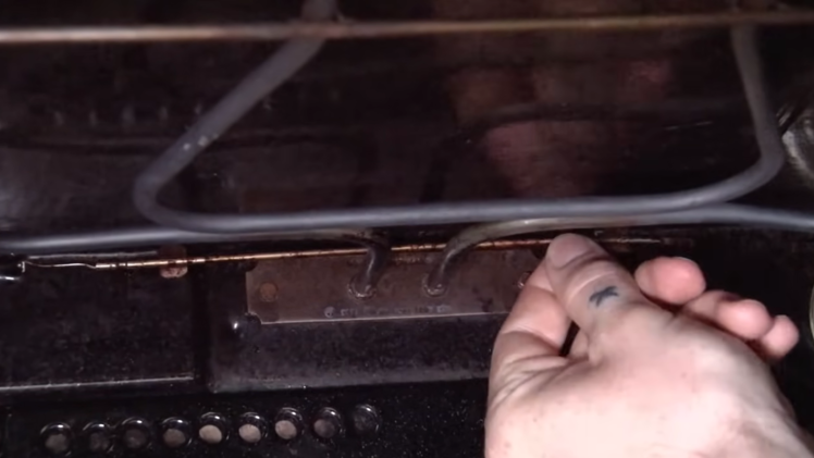 Unclip the thermostat capillary tube.